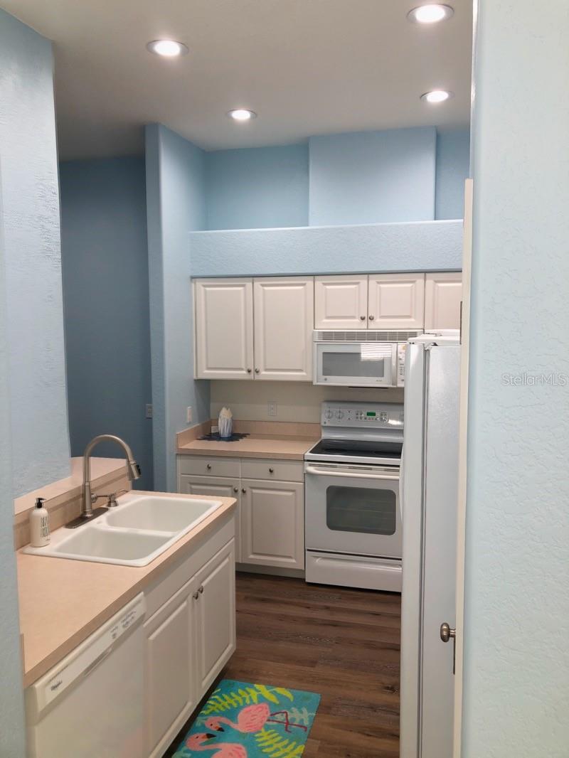 1211 HOT SPRINGS PT, ENGLEWOOD, FL — photo 9
