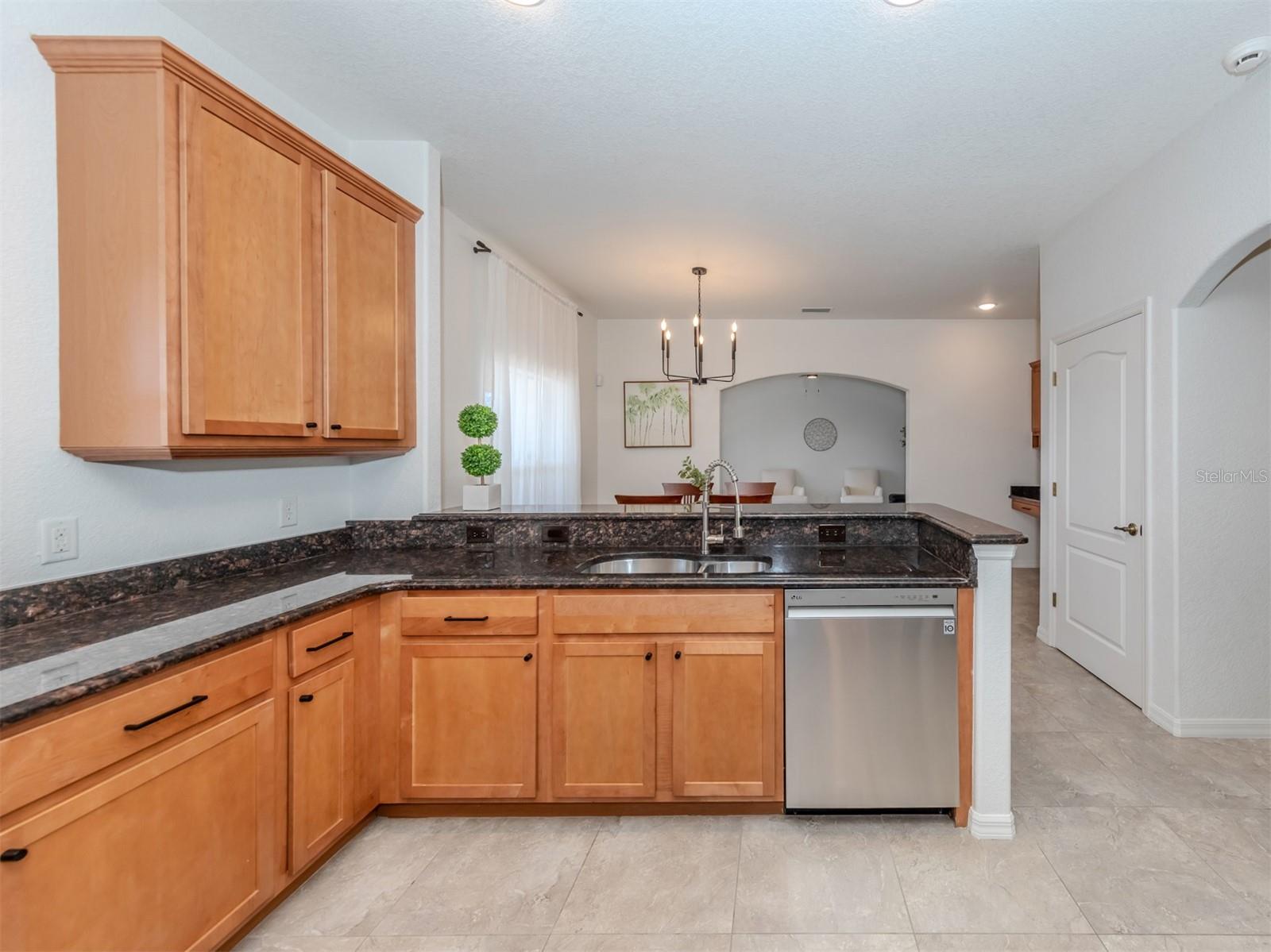 14462 FORT WORTH CIR, PORT CHARLOTTE, FL — photo 47