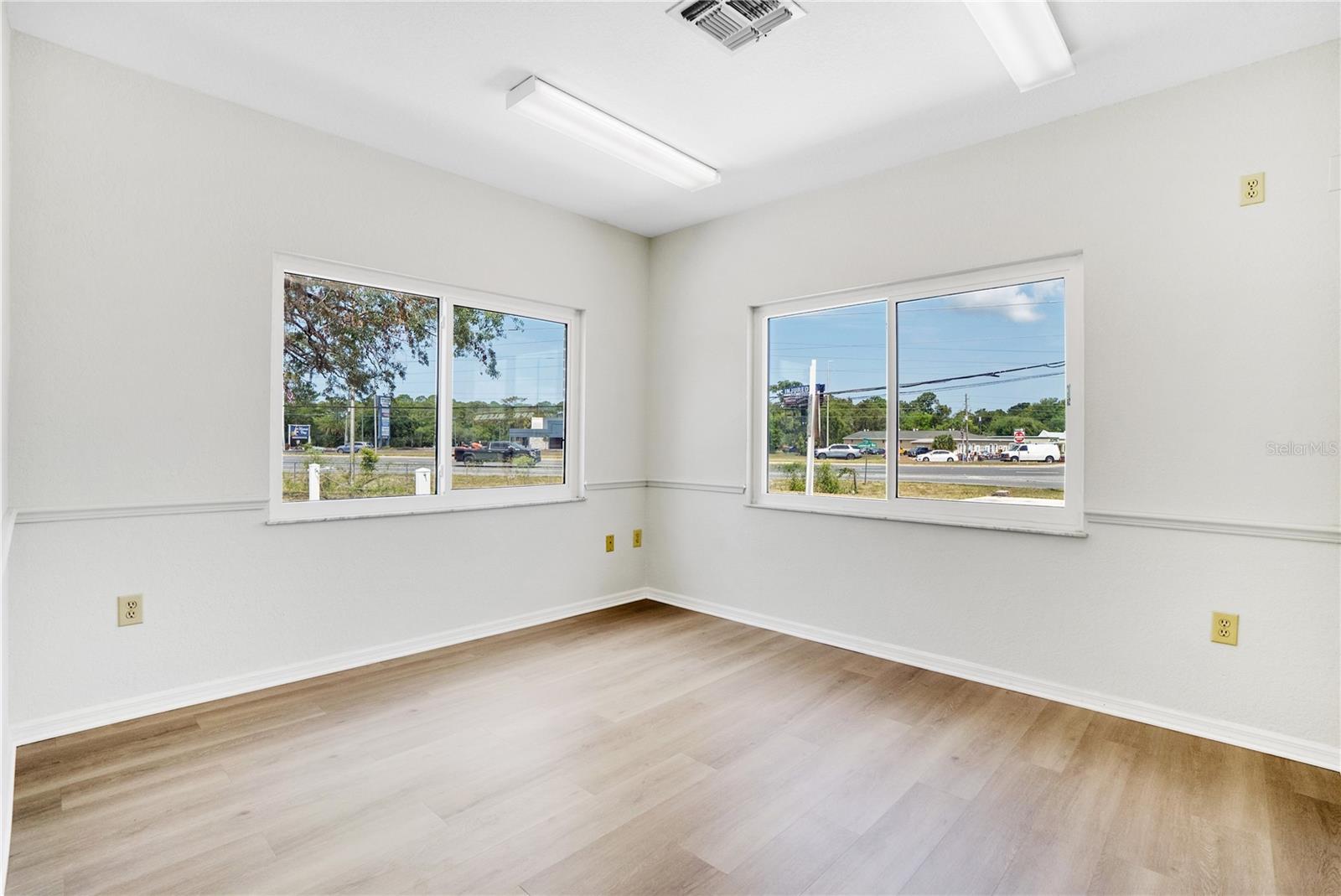 3248 COMMERCIAL WAY, SPRING HILL, FL — photo 23