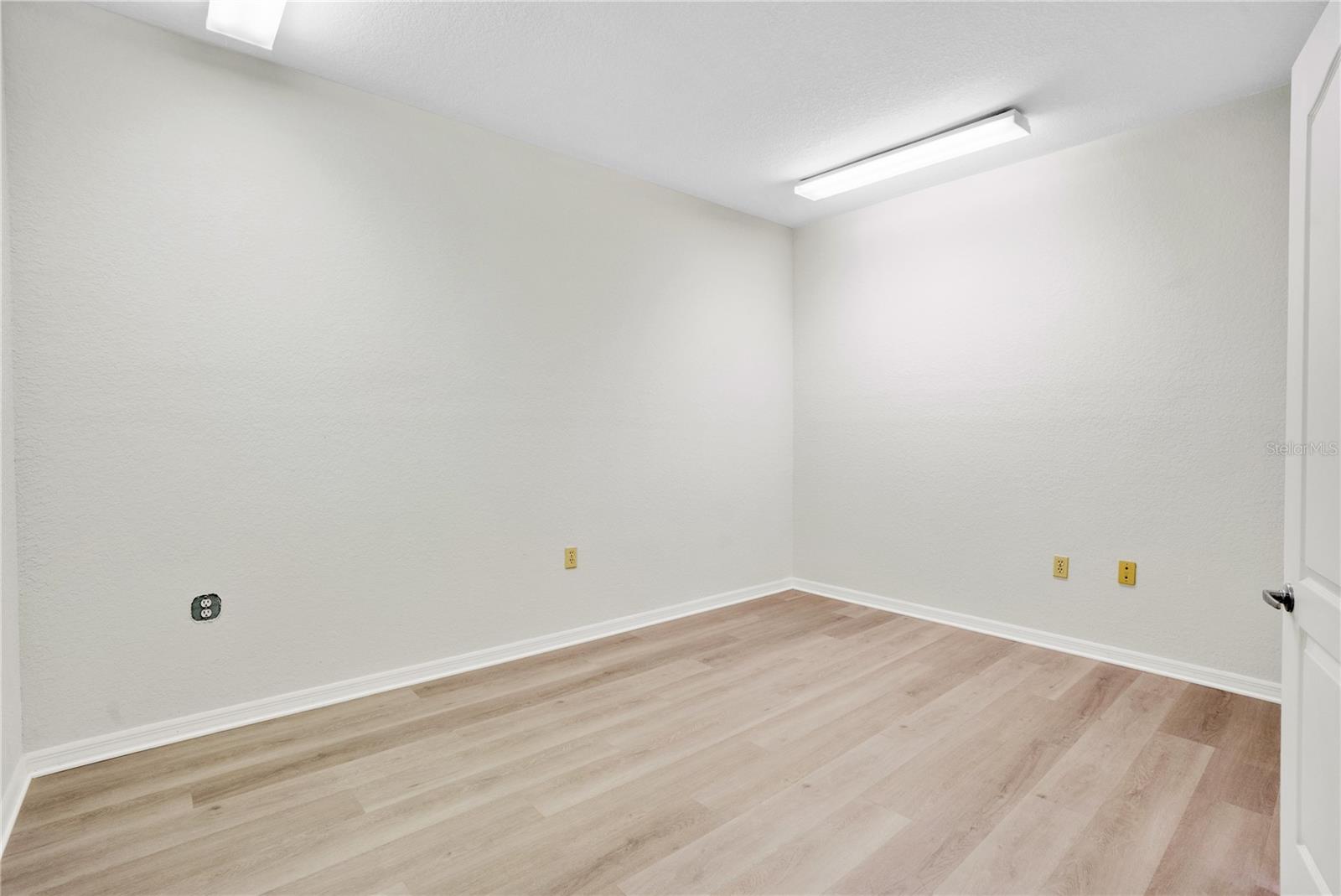 3248 COMMERCIAL WAY, SPRING HILL, FL — photo 31