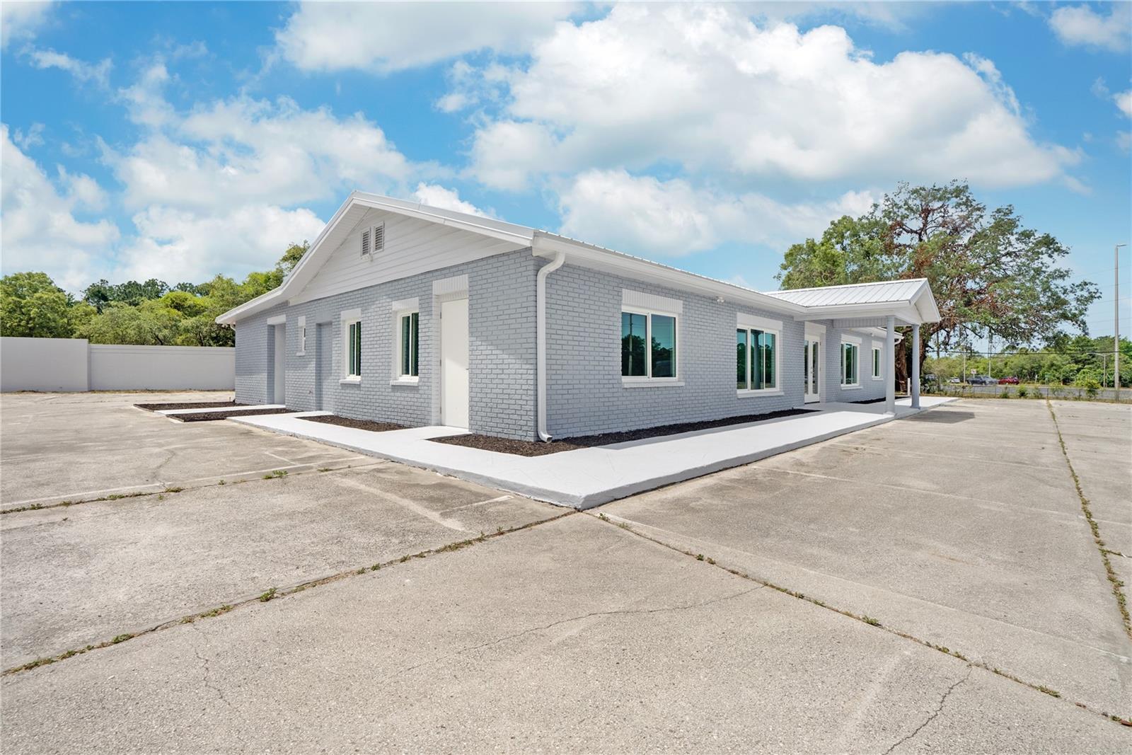 3248 COMMERCIAL WAY, SPRING HILL, FL — photo 2