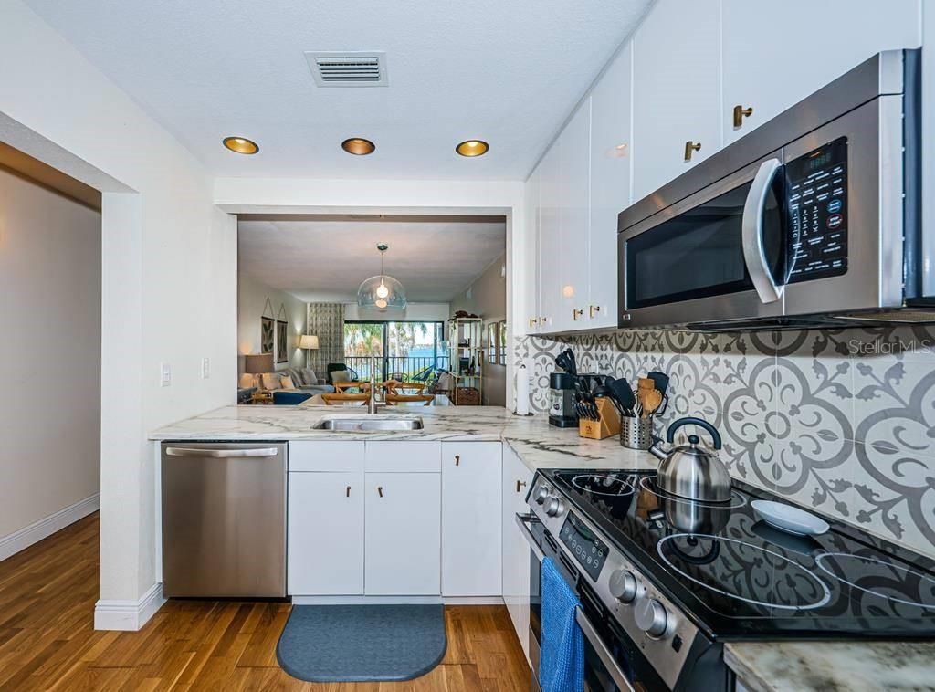 6295 BAHIA DEL MAR CIR #216, ST PETERSBURG, FL — photo 4