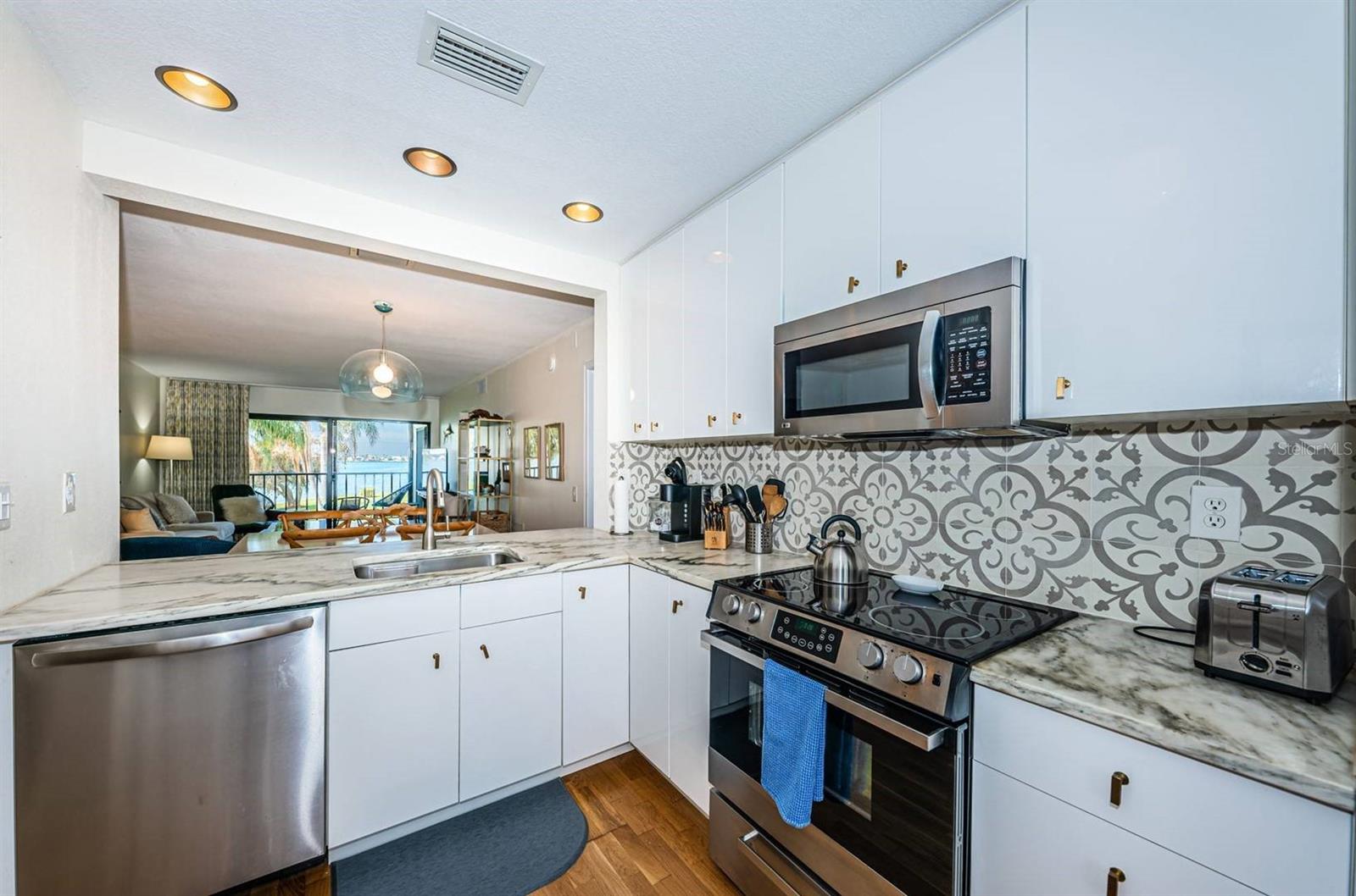 6295 BAHIA DEL MAR CIR #216, ST PETERSBURG, FL — photo 5