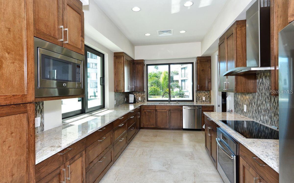 1465 GULF OF MEXICO DR #504, LONGBOAT KEY, FL — photo 56