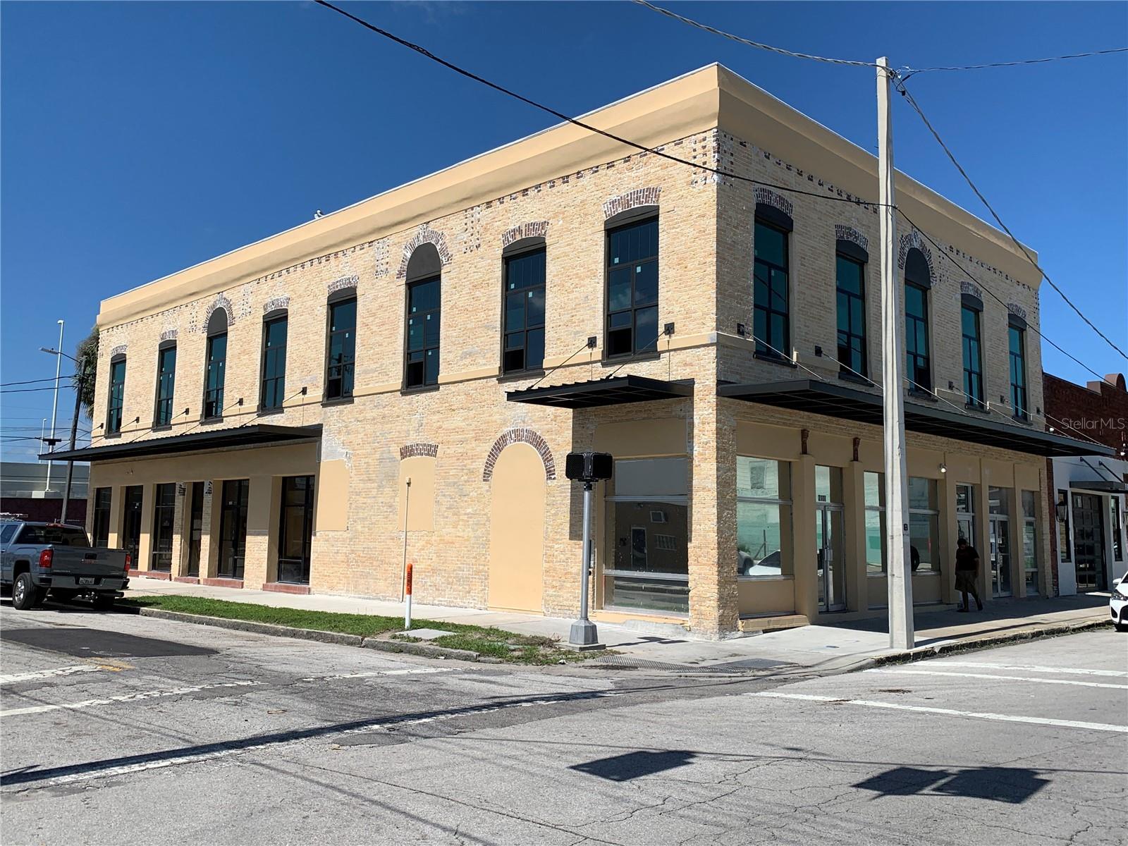 2100 W MAIN ST, TAMPA, FL