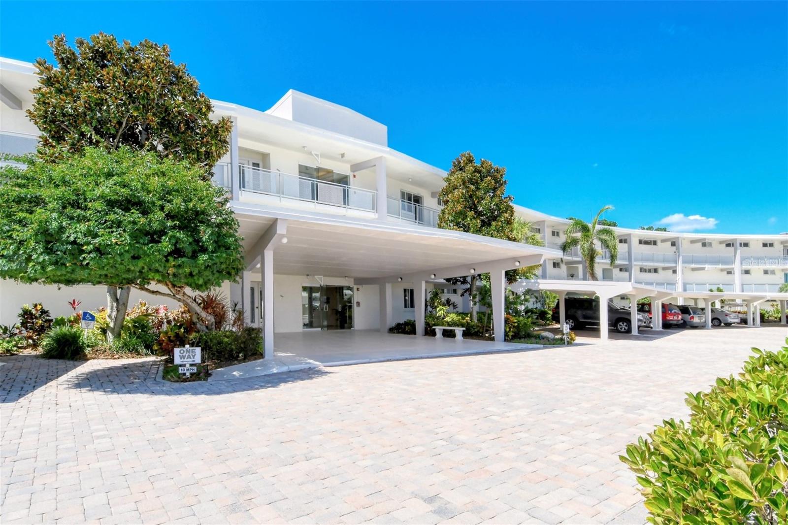 100 SANDS POINT RD #324, LONGBOAT KEY, FL