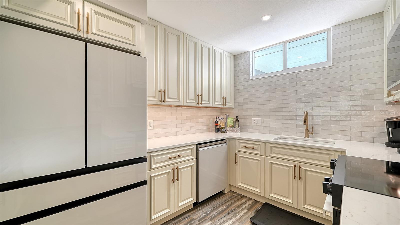 100 SANDS POINT RD #324, LONGBOAT KEY, FL — photo 17