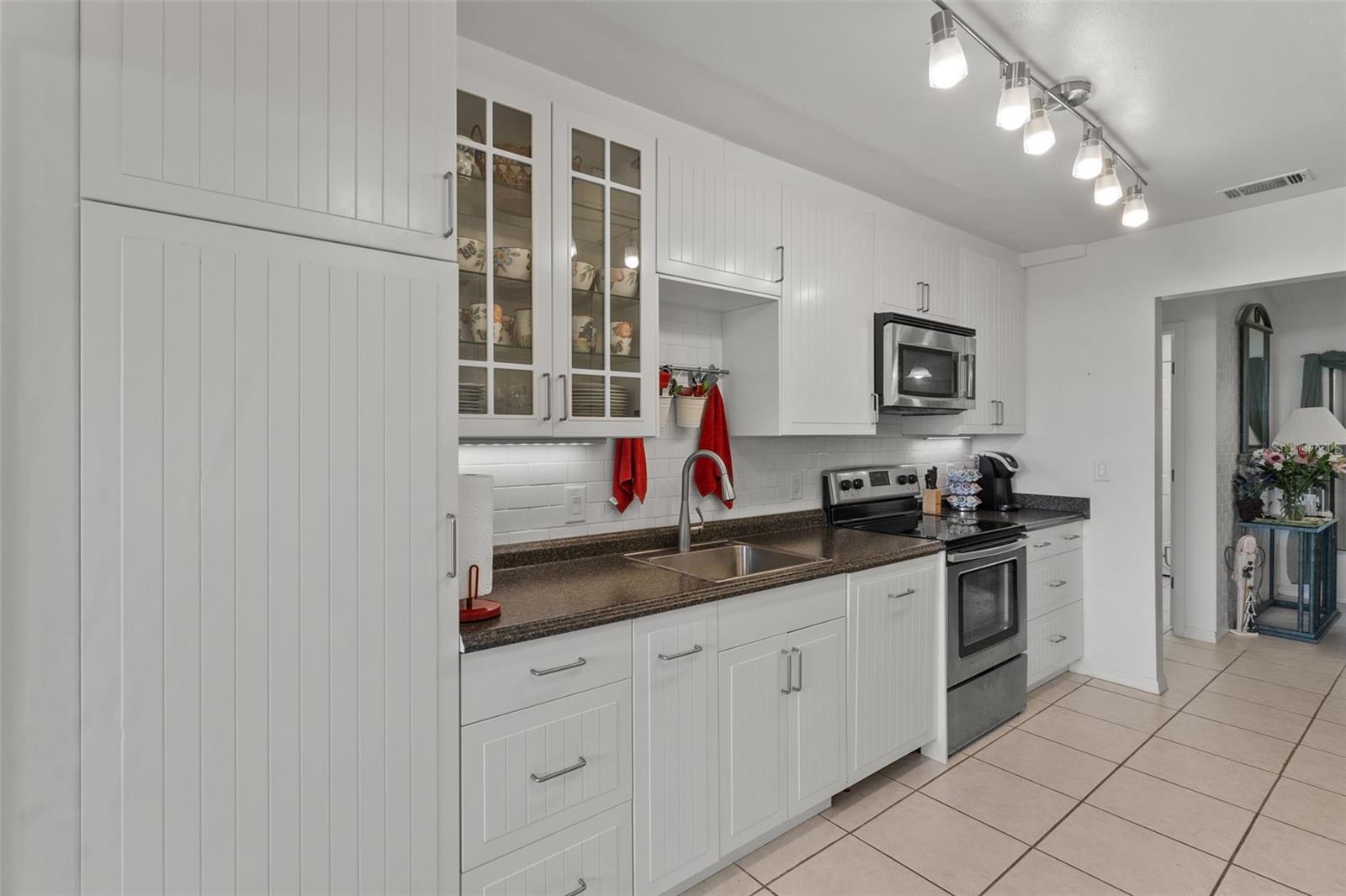 235 SOUTHAMPTON LN #276, VENICE, FL — photo 13