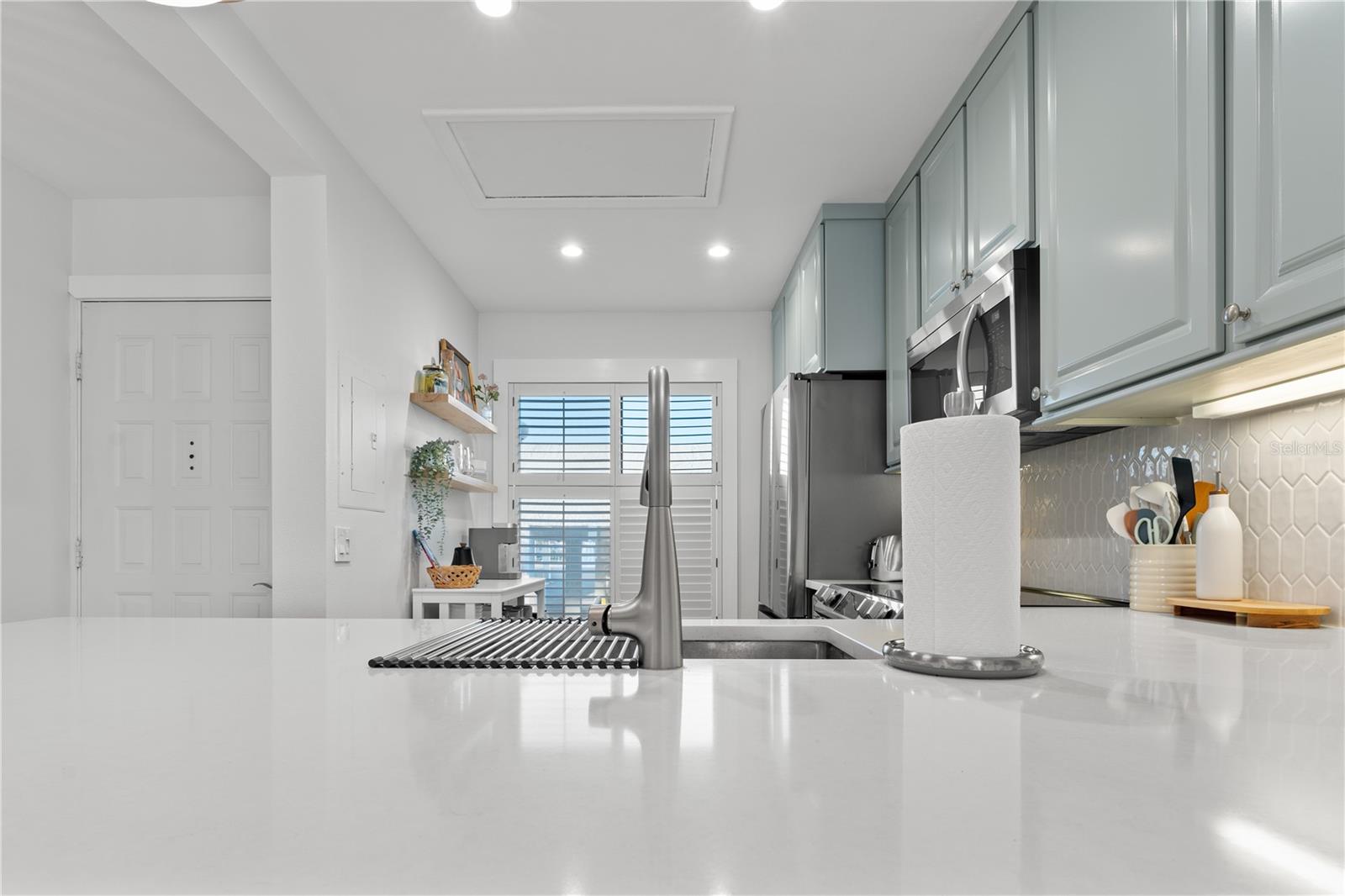 6287 BAHIA DEL MAR CIR #312, ST PETERSBURG, FL — photo 11