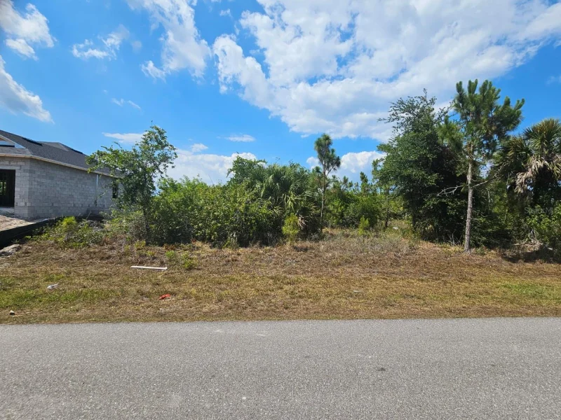 15723 STUART CIR, PORT CHARLOTTE, FL