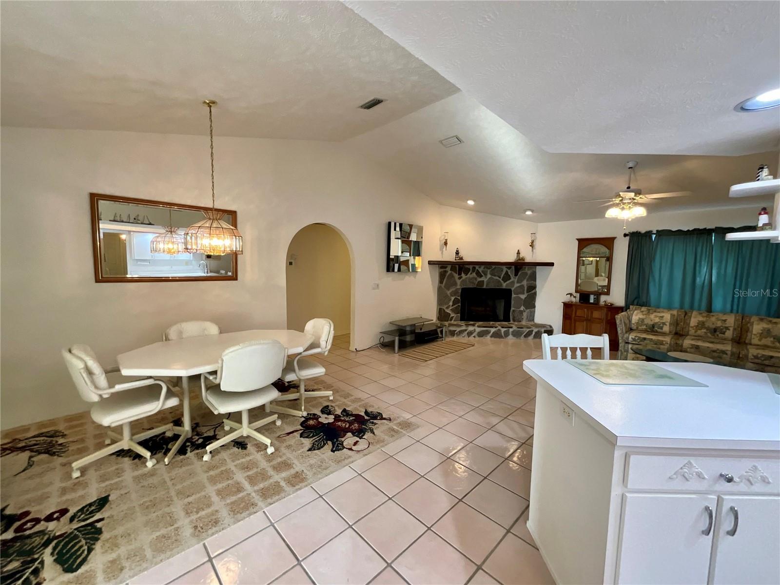 7205 NE 61ST AVENUE RD, SILVER SPRINGS, FL — photo 8