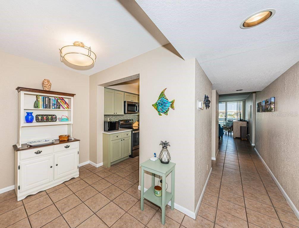 5901 BAHIA DEL MAR CIR #518, ST PETERSBURG, FL — photo 7