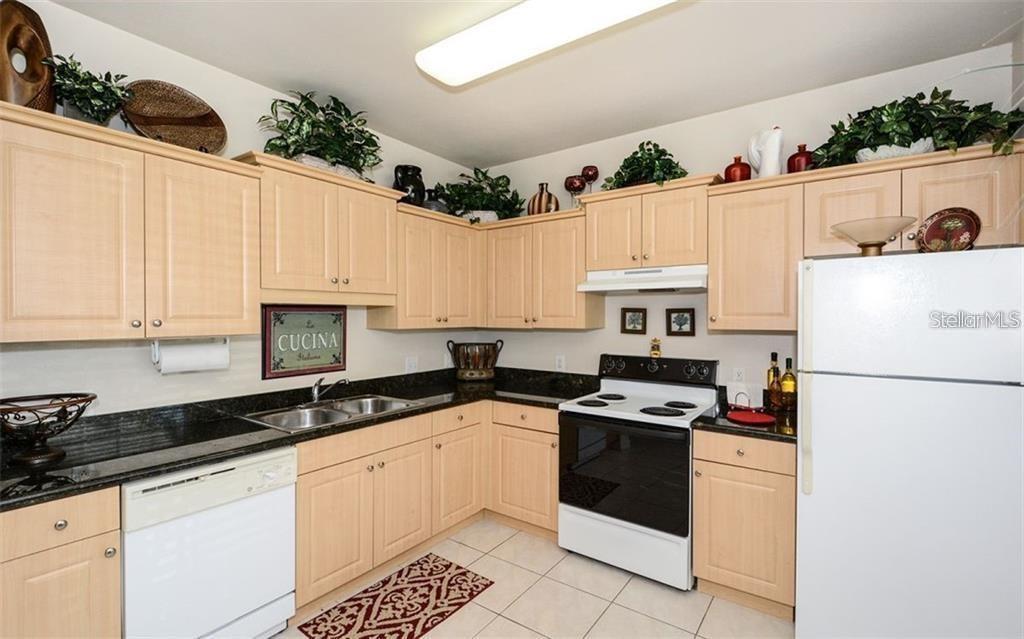 7685 PLANTATION CIR #B, UNIVERSITY PARK, FL — photo 10