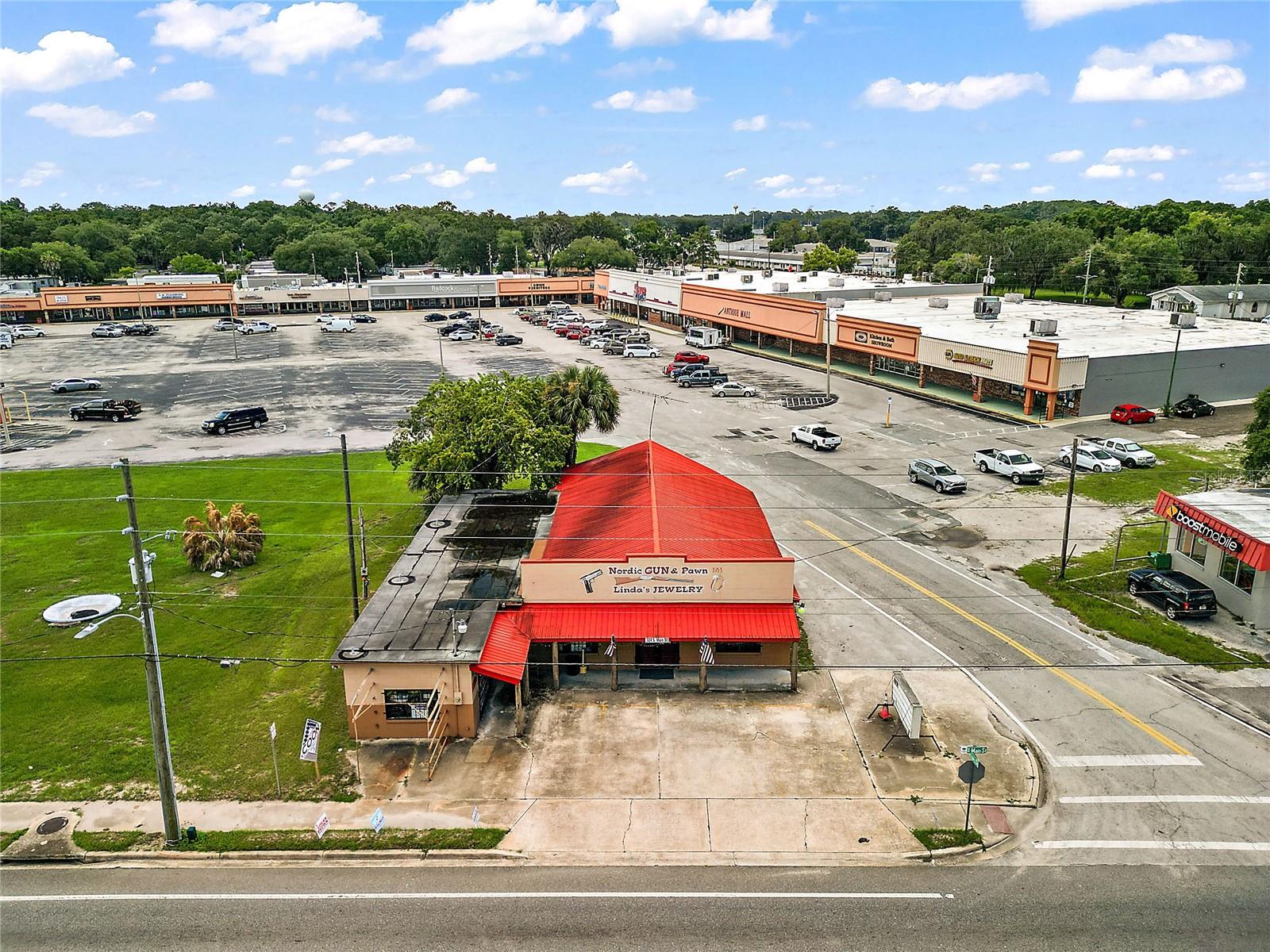 324 S MAIN ST, WILDWOOD, FL