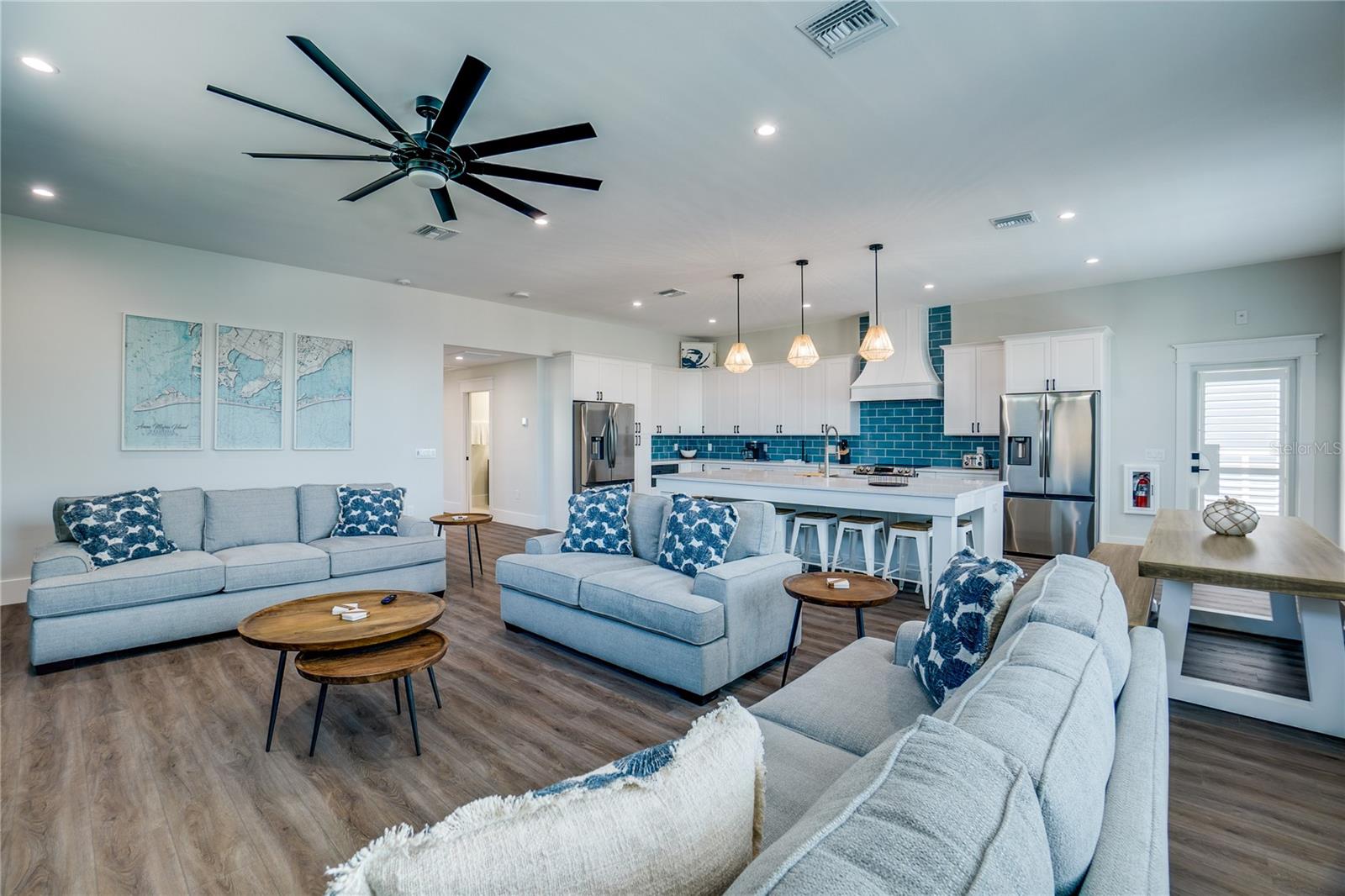 2102 AVENUE B, BRADENTON BEACH, FL — photo 3