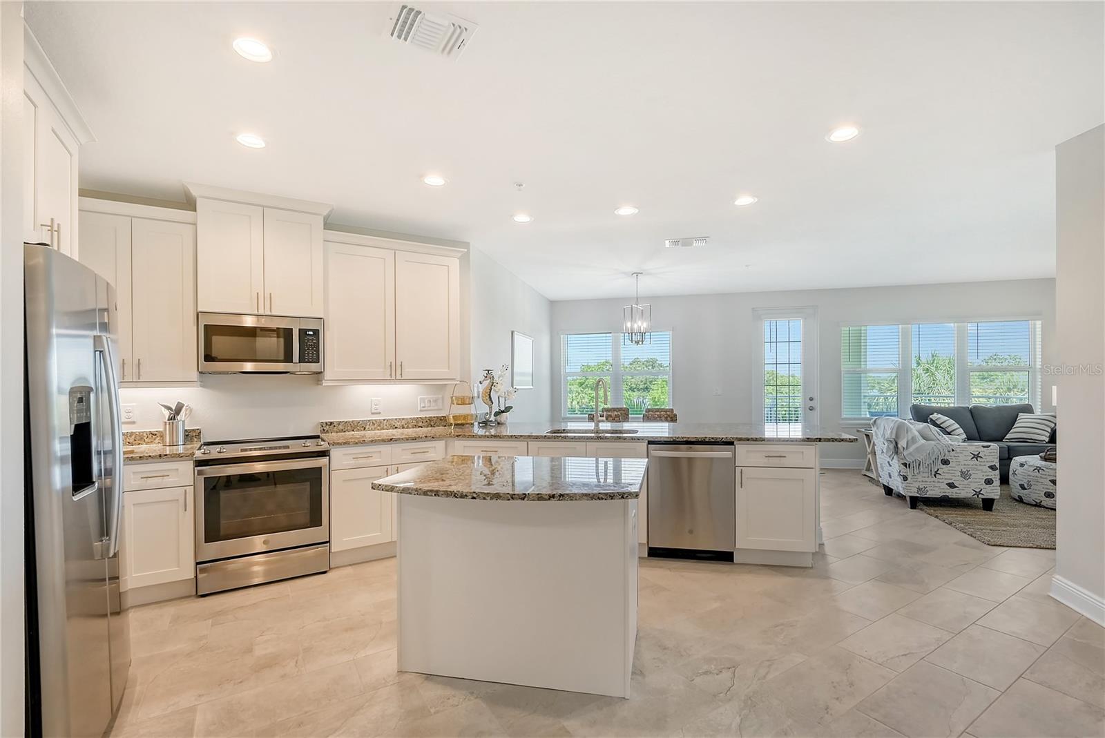 7930 34TH AVENUE W #102, BRADENTON, FL — photo 4