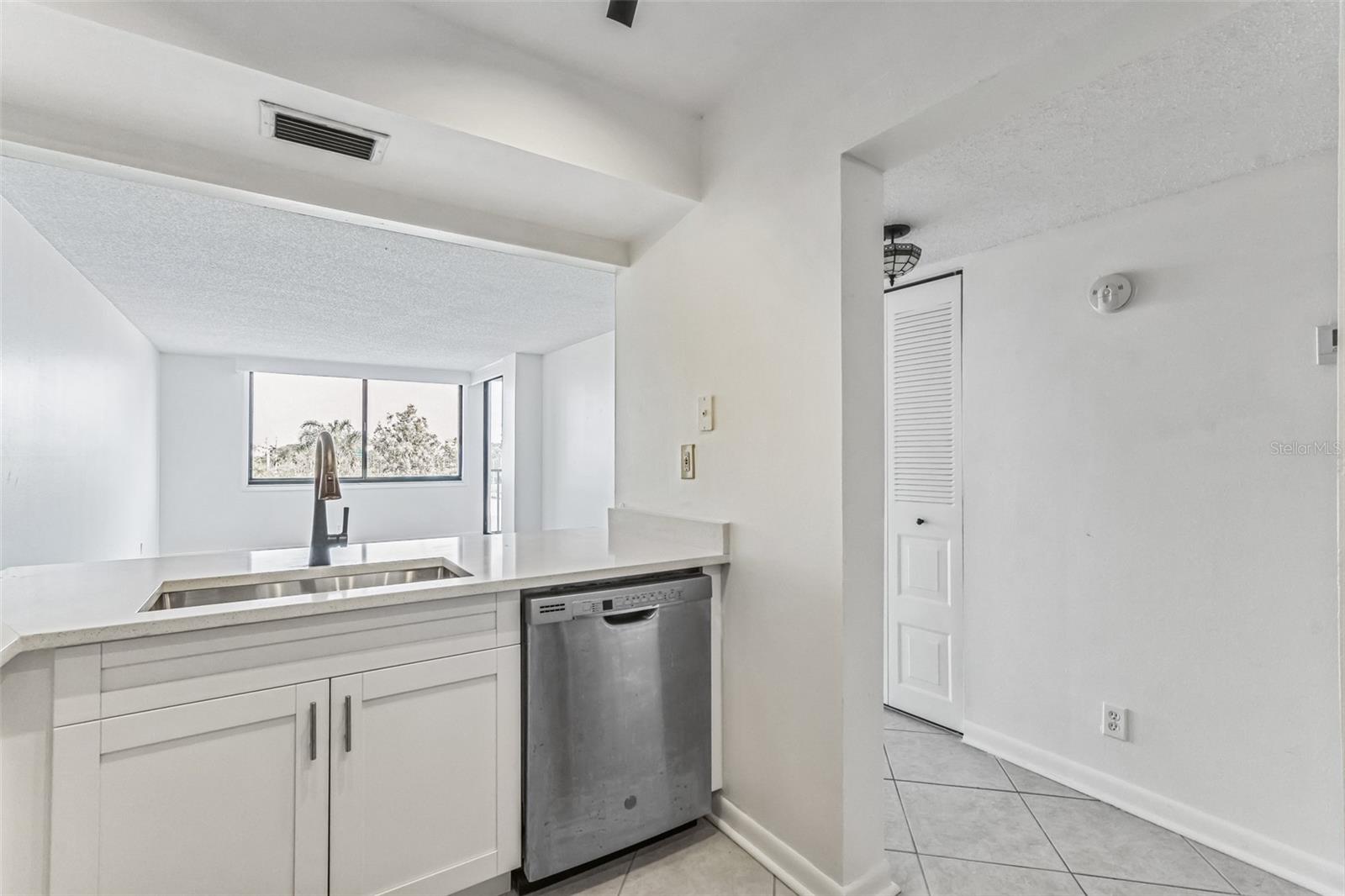 6219 PALMA DEL MAR BLVD S #301, ST PETERSBURG, FL — photo 9