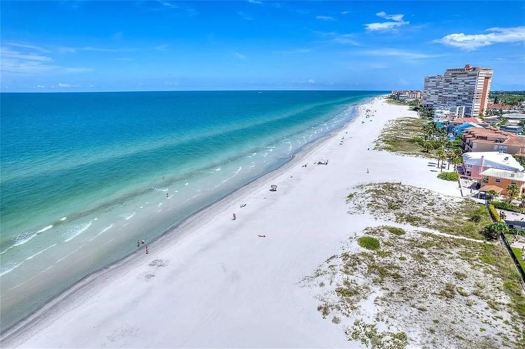 110 FOREST HILLS DR, REDINGTON SHORES, FL — photo 10
