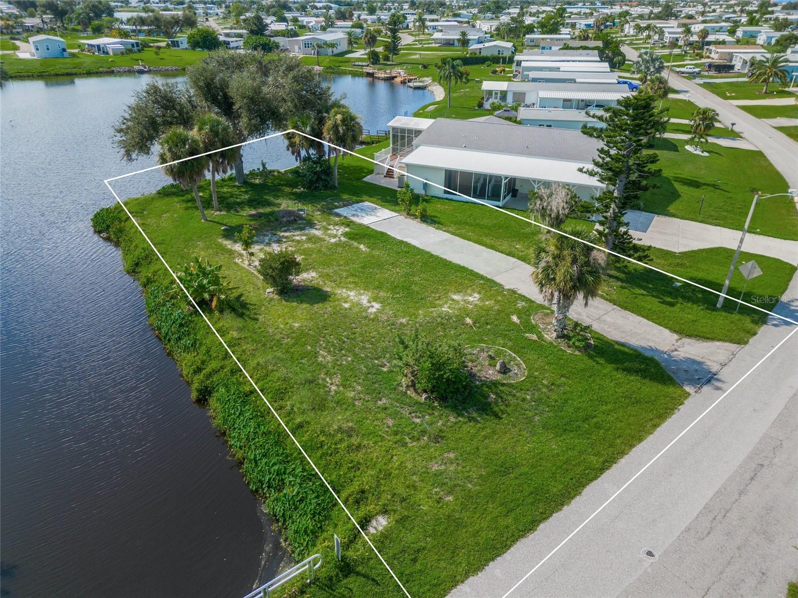 1329 BLUE HERON DR, ENGLEWOOD, FL — photo 8