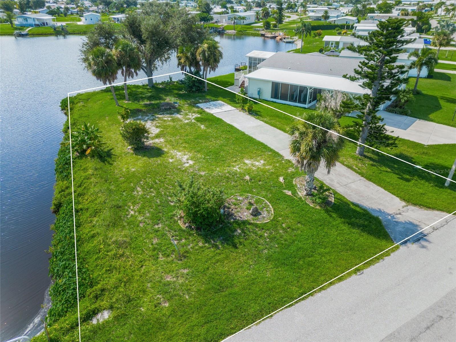 1329 BLUE HERON DR, ENGLEWOOD, FL — photo 9