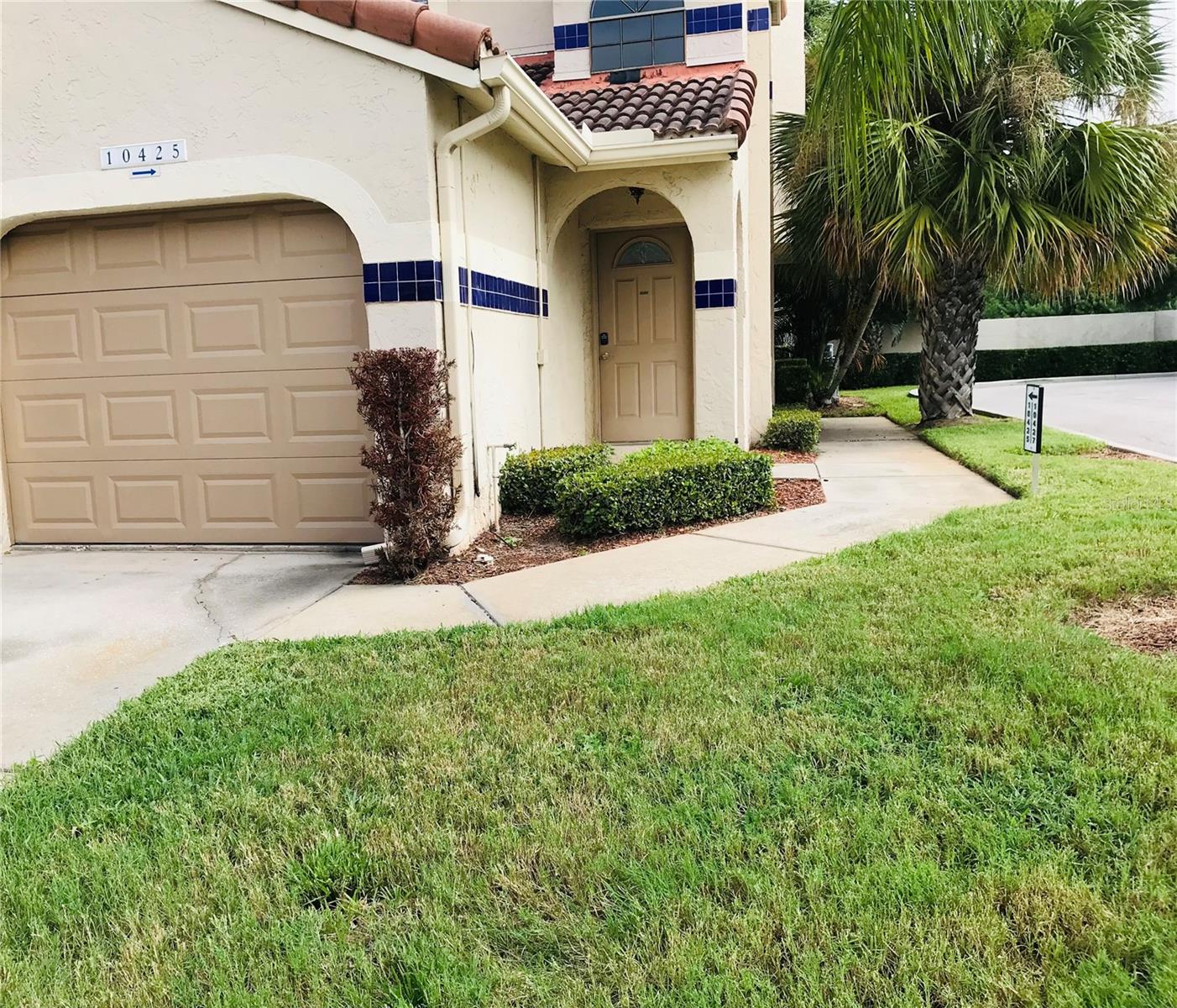 10425 LA MIRAGE CT #202, TAMPA, FL — photo 2