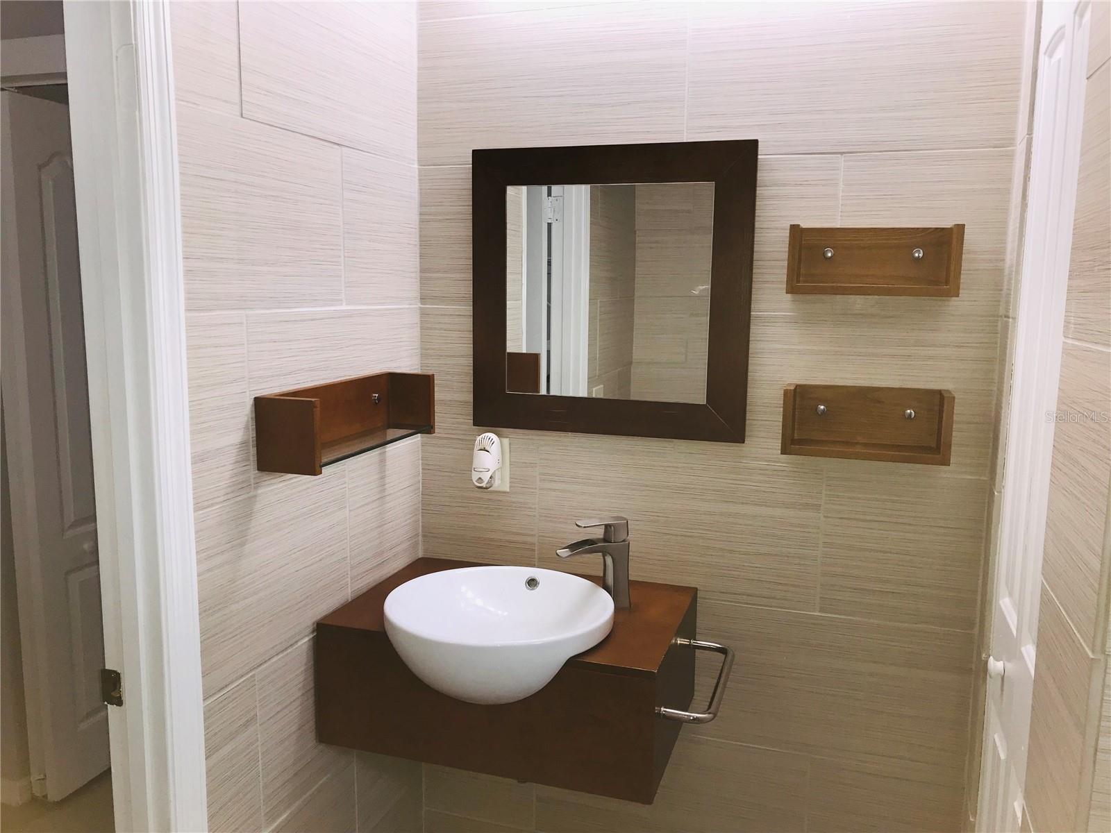 10425 LA MIRAGE CT #202, TAMPA, FL — photo 17