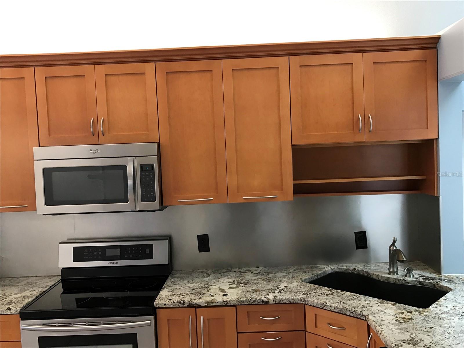 10425 LA MIRAGE CT #202, TAMPA, FL — photo 30