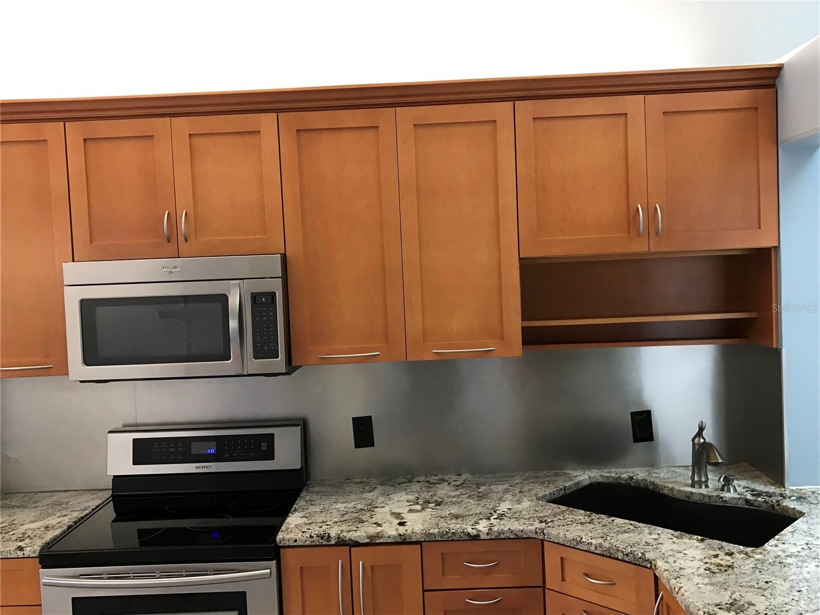 10425 LA MIRAGE CT #202, TAMPA, FL — photo 31