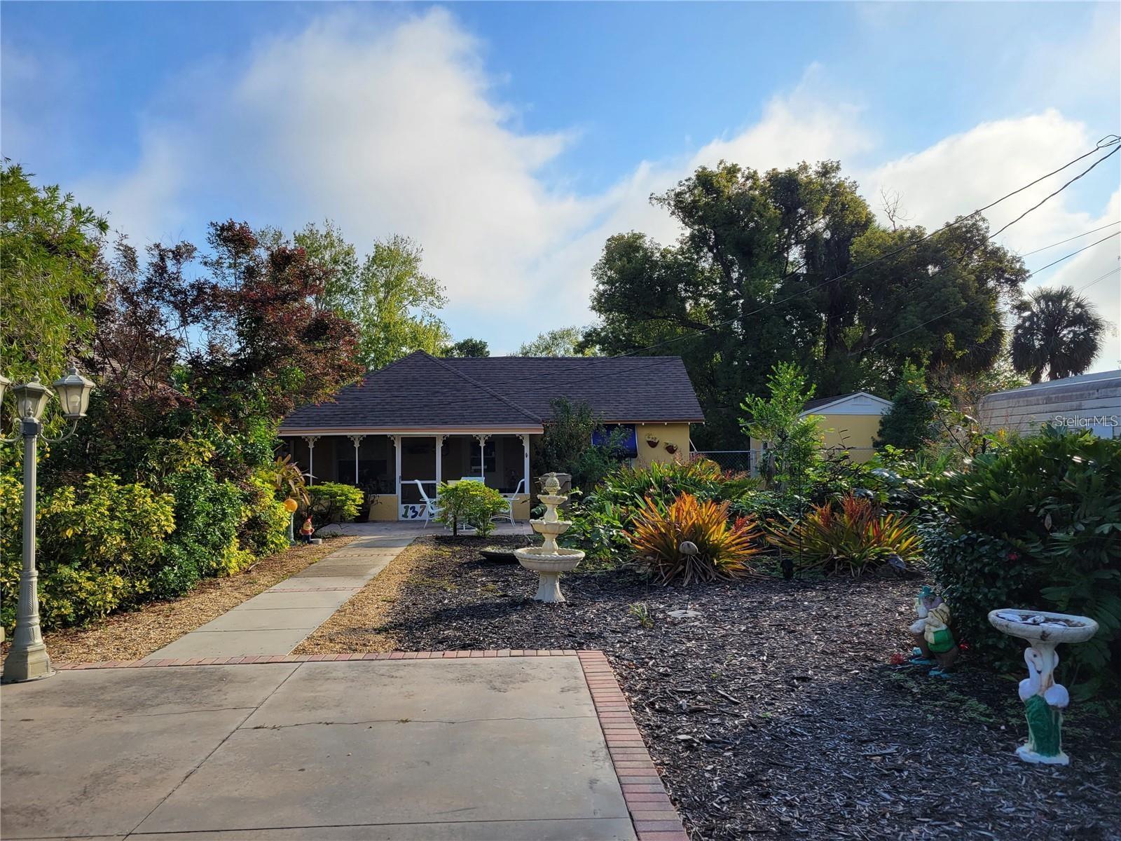 1370 GREENWAY DR, MOUNT DORA, FL