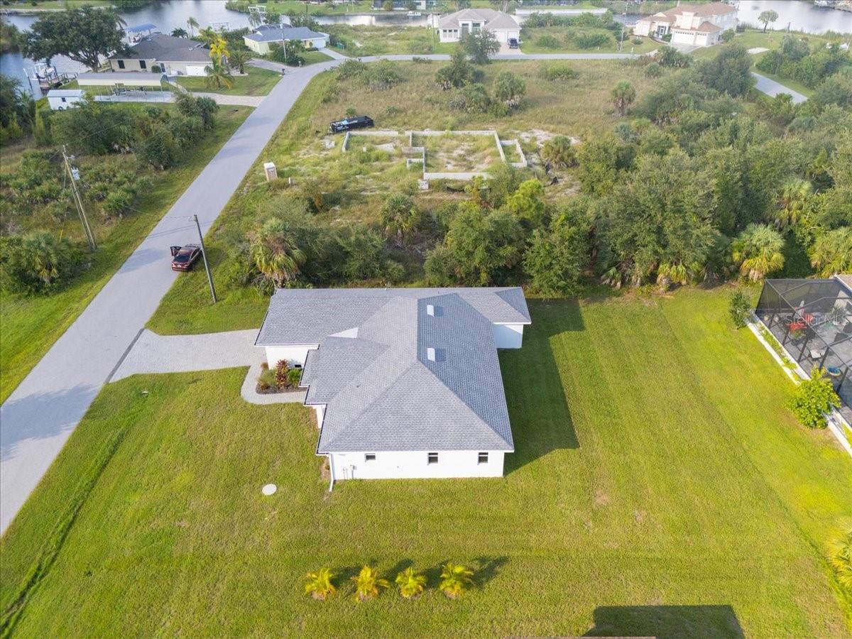 9461 ATTICA CIR, PORT CHARLOTTE, FL — photo 32