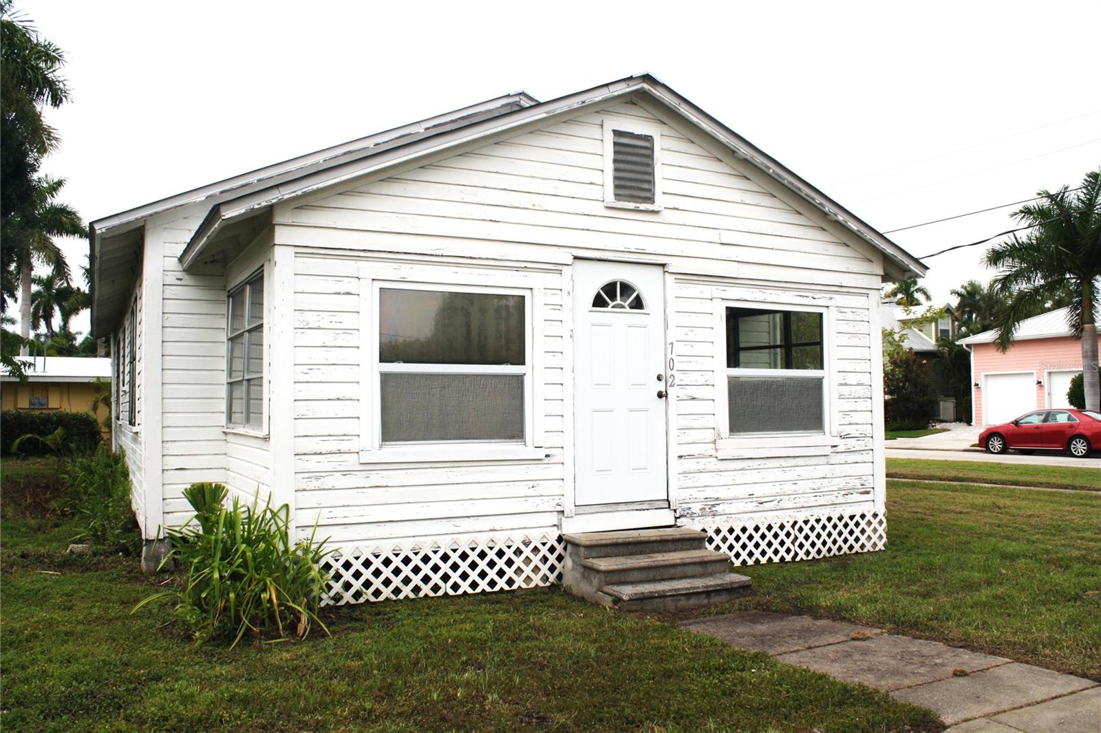 702 W OLYMPIA AVE, PUNTA GORDA, FL