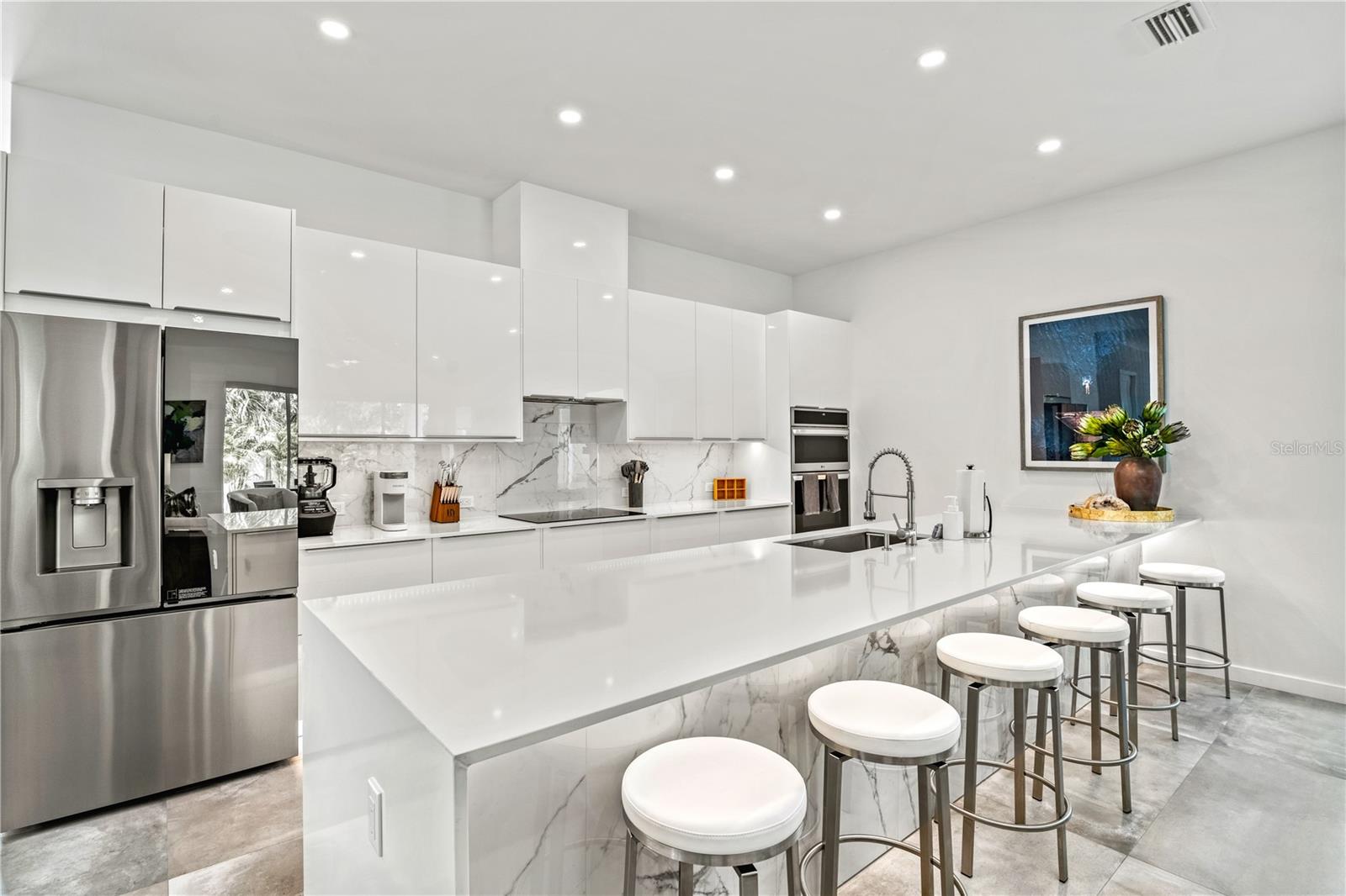 2327 HILLVIEW ST, SARASOTA, FL — photo 4