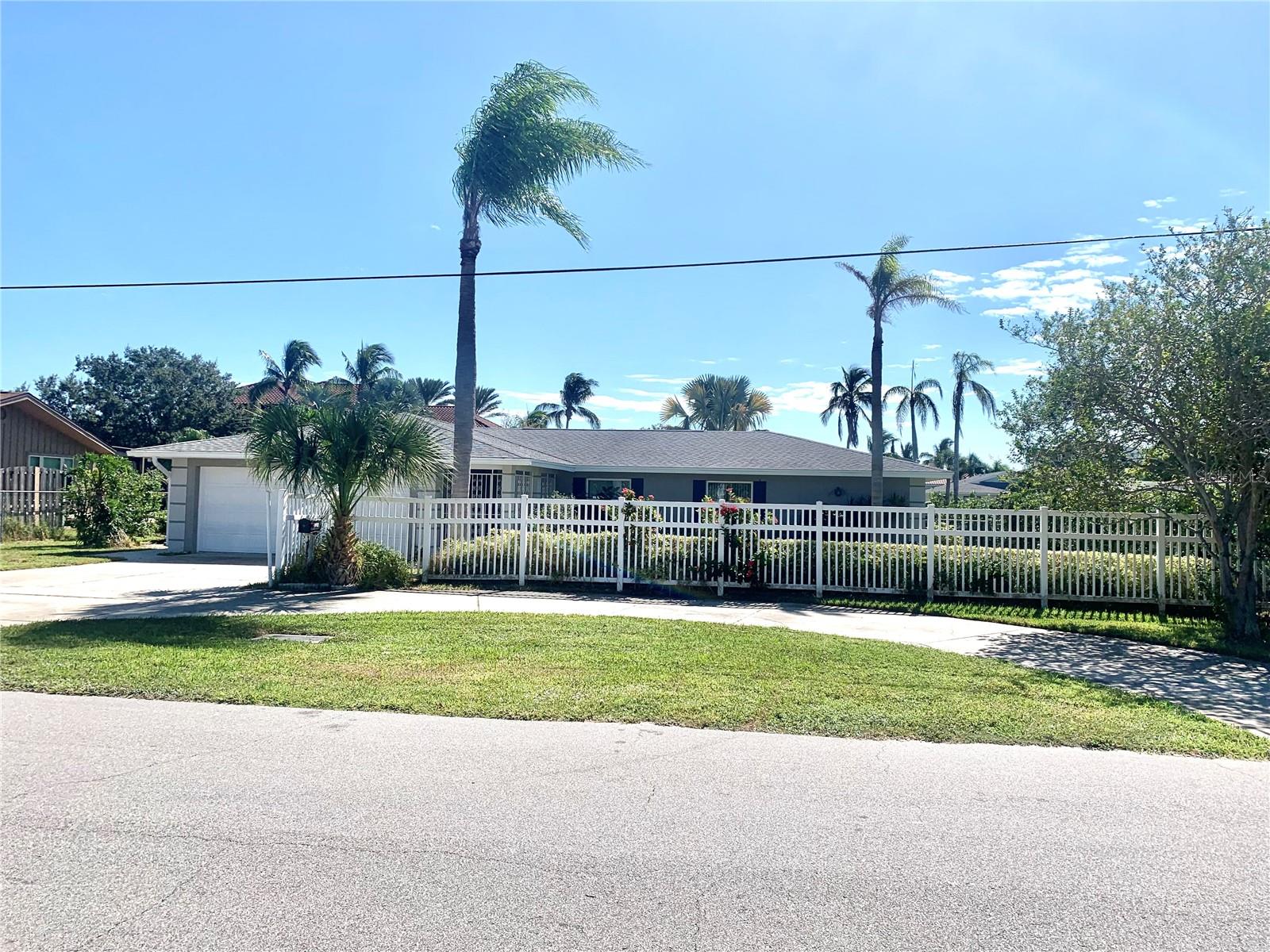 1714 MEADOWOOD ST, SARASOTA, FL