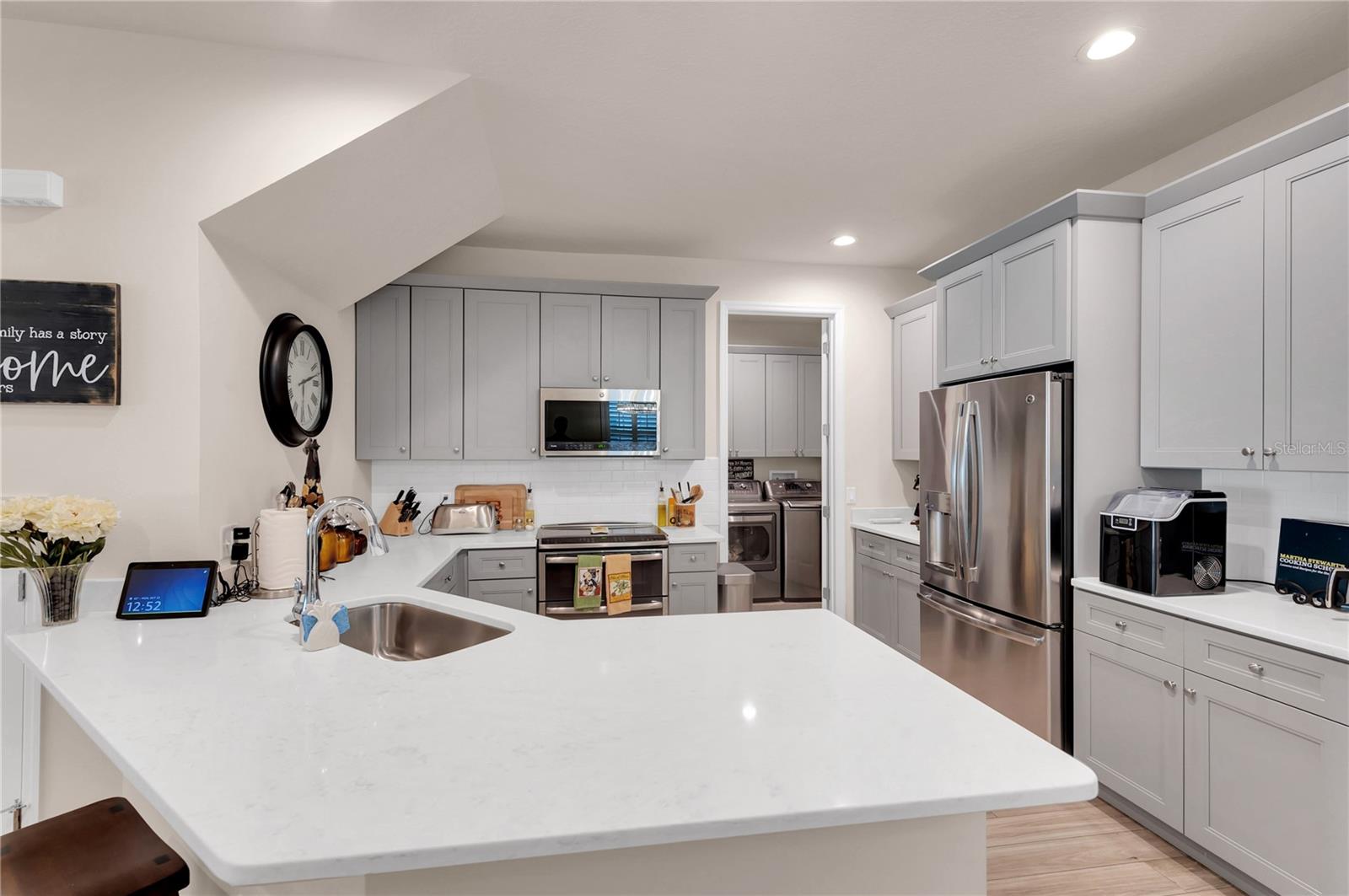 2280 MONTVIEW DR, CLEARWATER, FL — photo 16