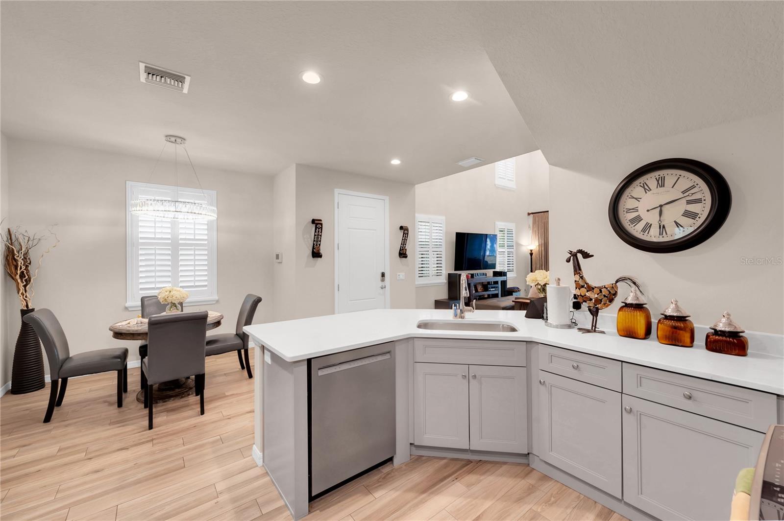 2280 MONTVIEW DR, CLEARWATER, FL — photo 18