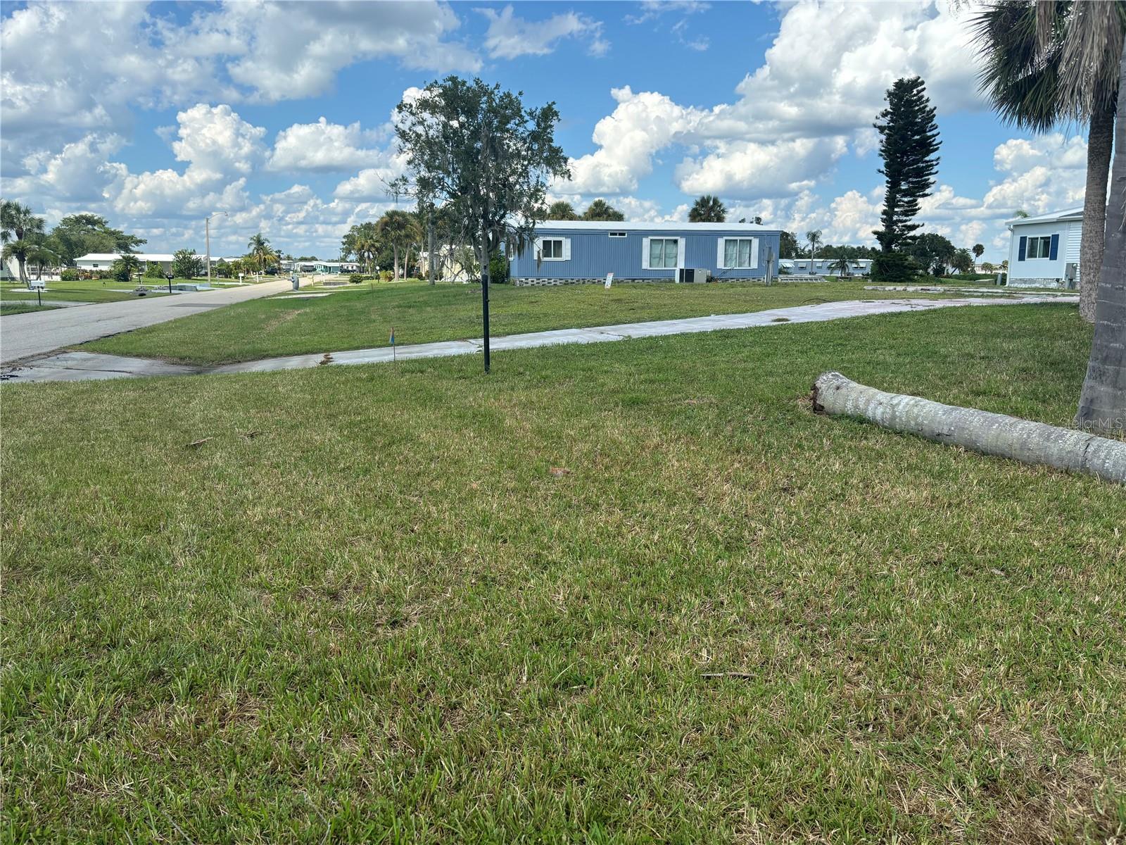 1533 BLUE HERON DR, ENGLEWOOD, FL — photo 2