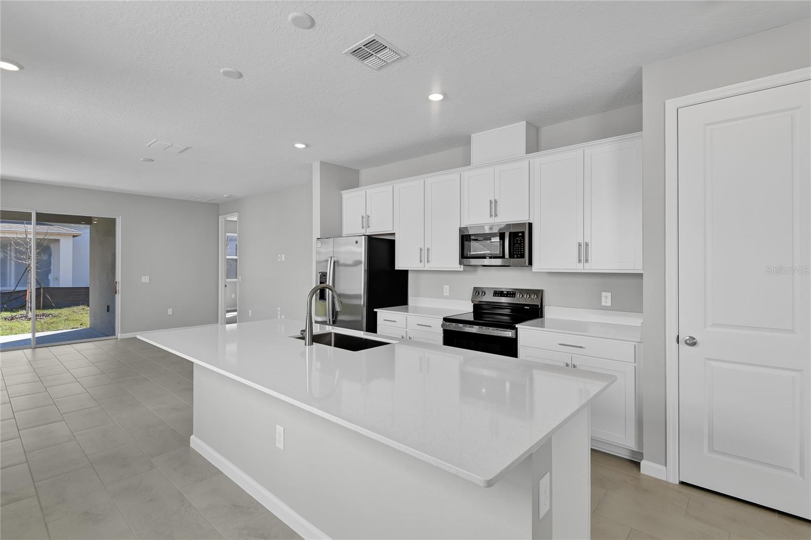 203 BULL FROG LN, UMATILLA, FL — photo 10