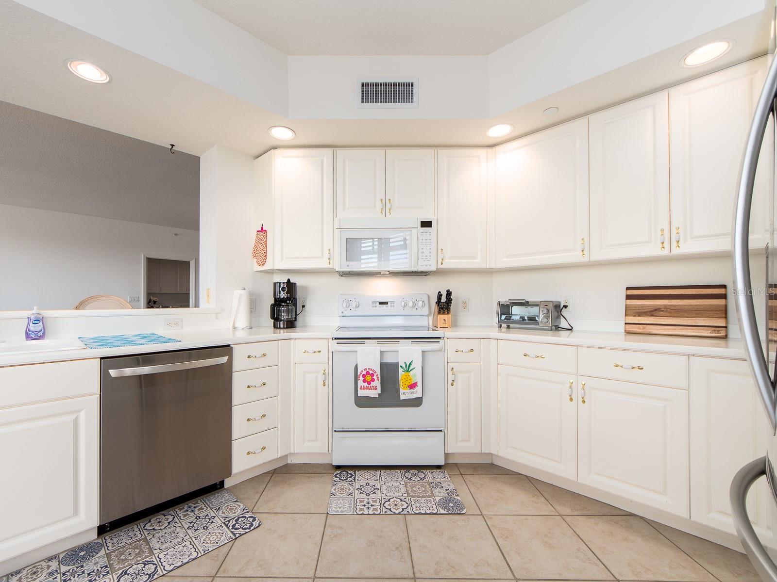 521 MANDALAY AVE #410, CLEARWATER BEACH, FL — photo 13