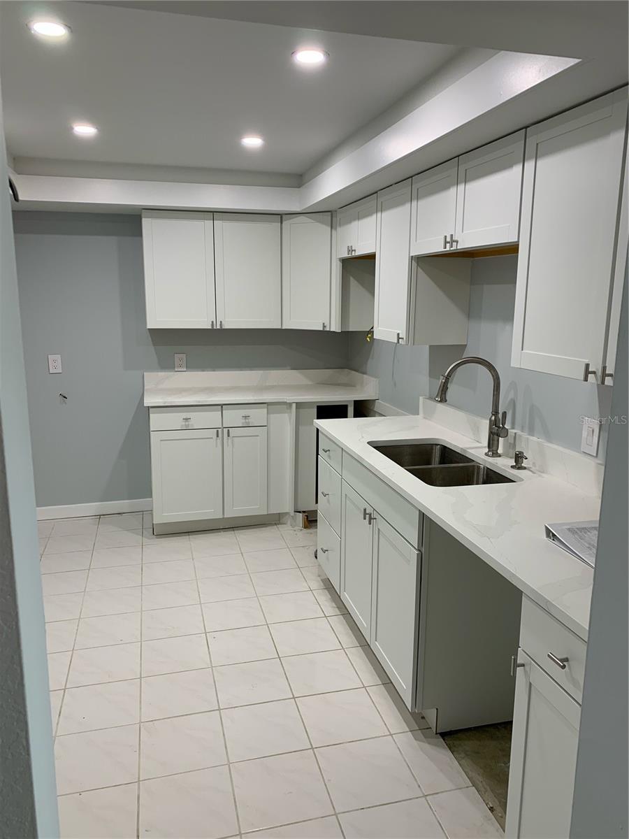 255 DOLPHIN PT #809, CLEARWATER, FL — photo 4