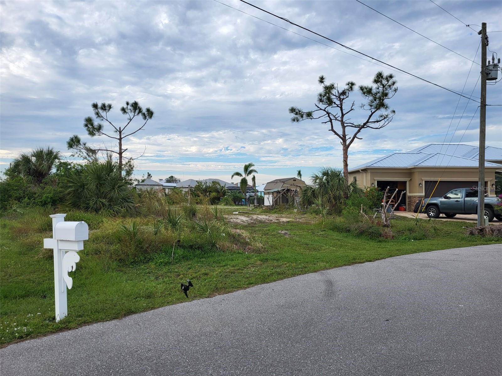 10610 RIVERSIDE RD, PORT CHARLOTTE, FL — photo 2