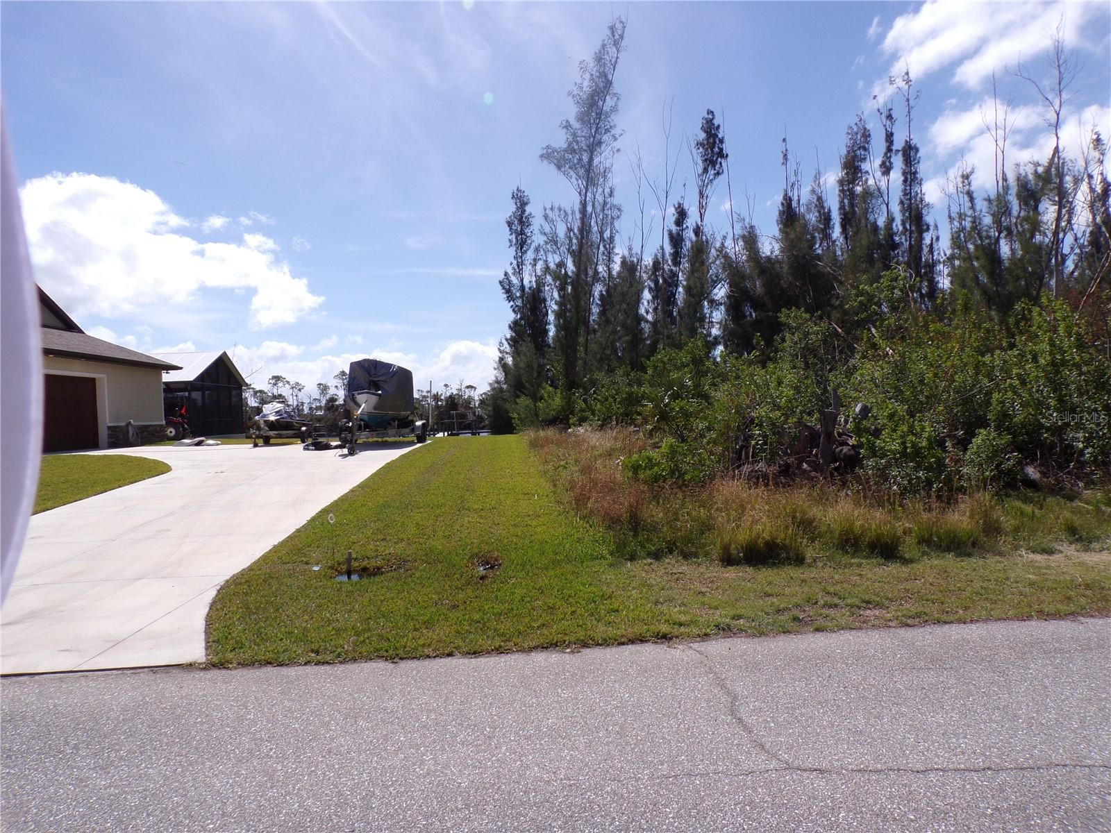 16724 LIGGETT CIR, PORT CHARLOTTE, FL — photo 2