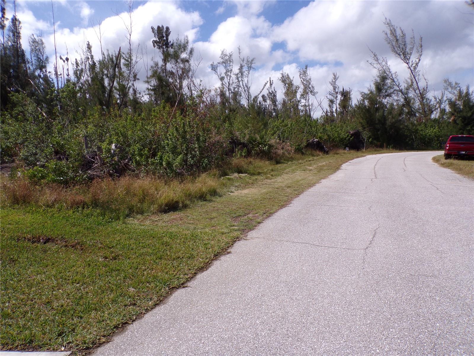 16724 LIGGETT CIR, PORT CHARLOTTE, FL — photo 3
