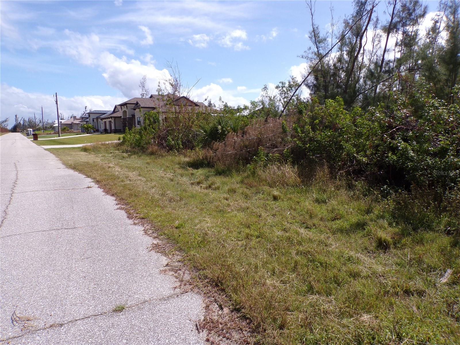 16724 LIGGETT CIR, PORT CHARLOTTE, FL — photo 11