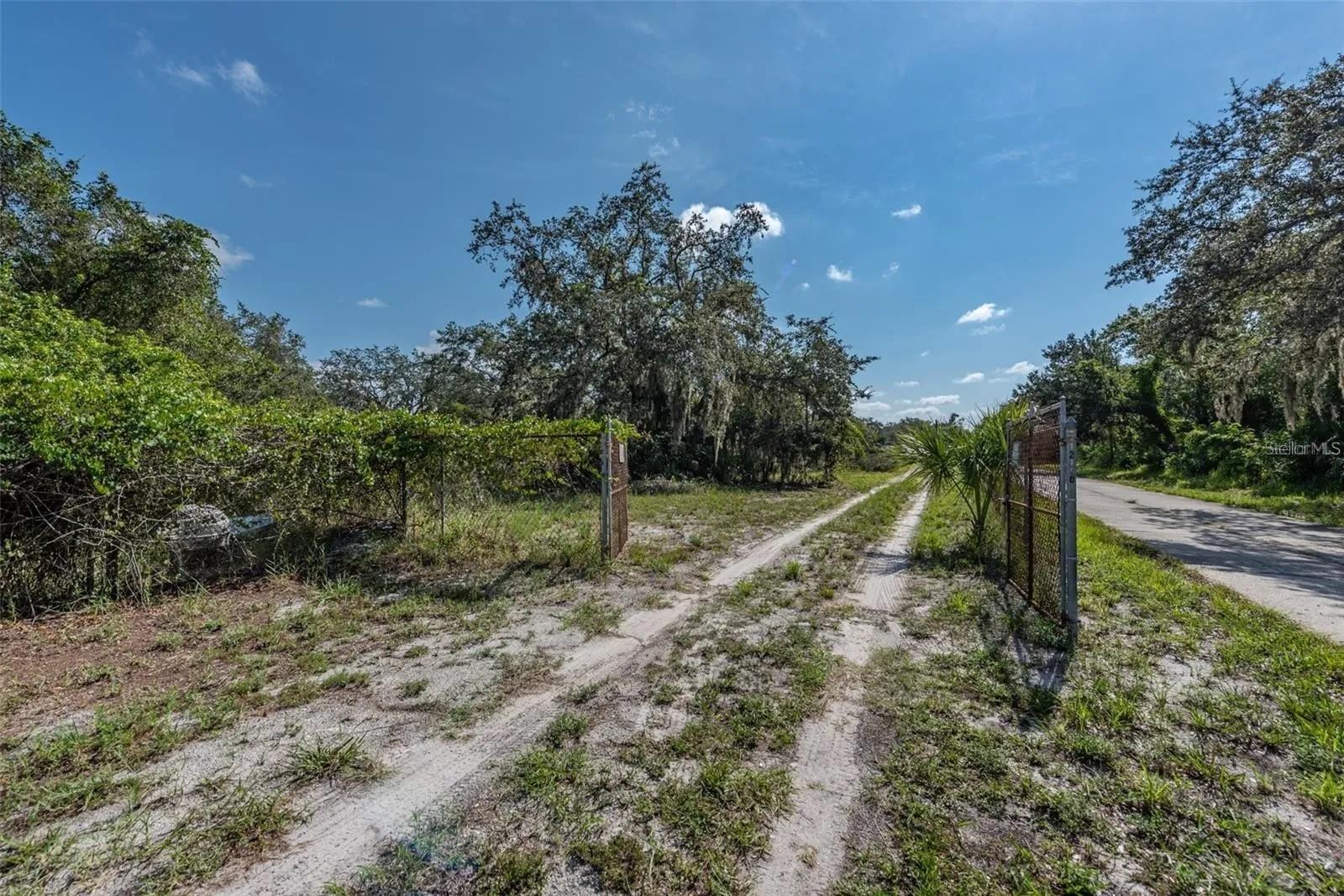 12154 BULLFROG CREEK RD, GIBSONTON, FL — photo 2
