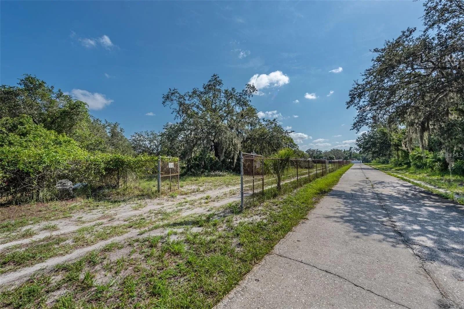 12154 BULLFROG CREEK RD, GIBSONTON, FL — photo 3