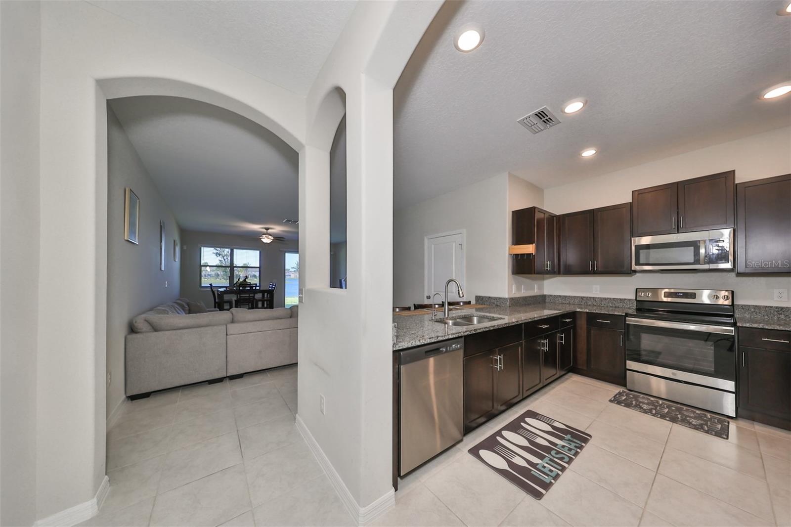 928 ROYAL EMPRESS DR, RUSKIN, FL — photo 8
