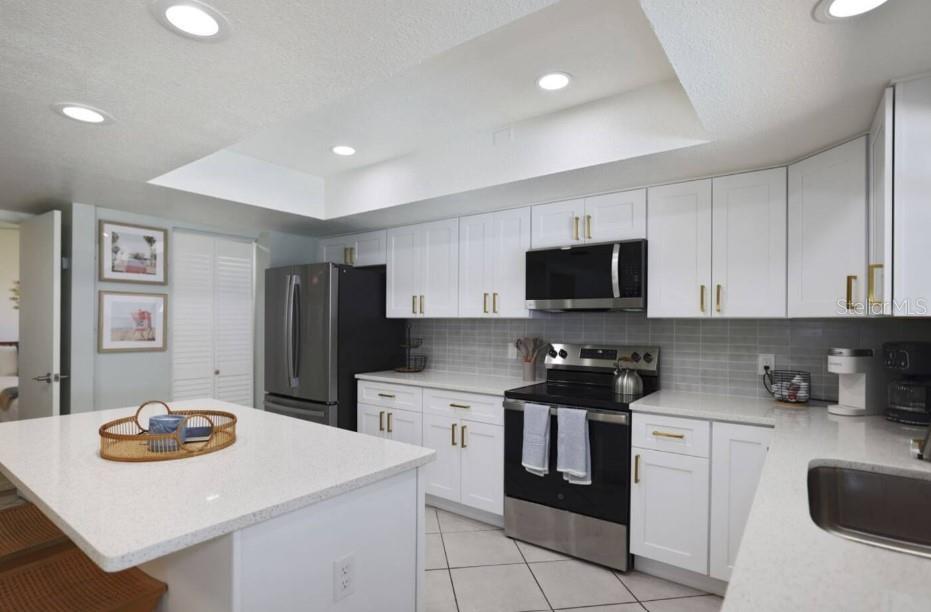 10075 W BAY ST, SEMINOLE, FL — photo 23