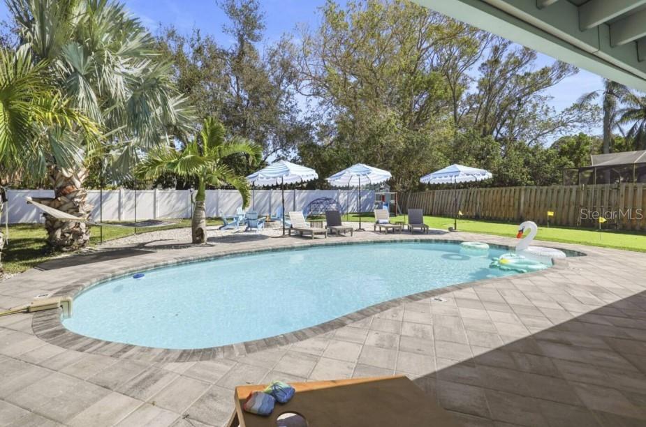 10075 W BAY ST, SEMINOLE, FL — photo 33