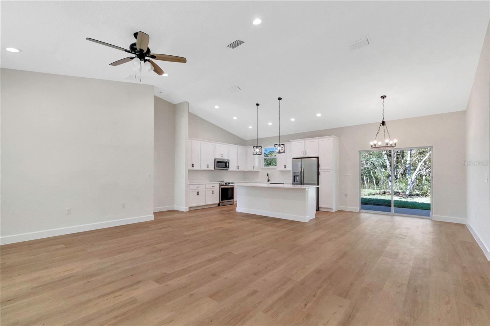 8090 N SANTOS DR, CITRUS SPRINGS, FL — photo 3