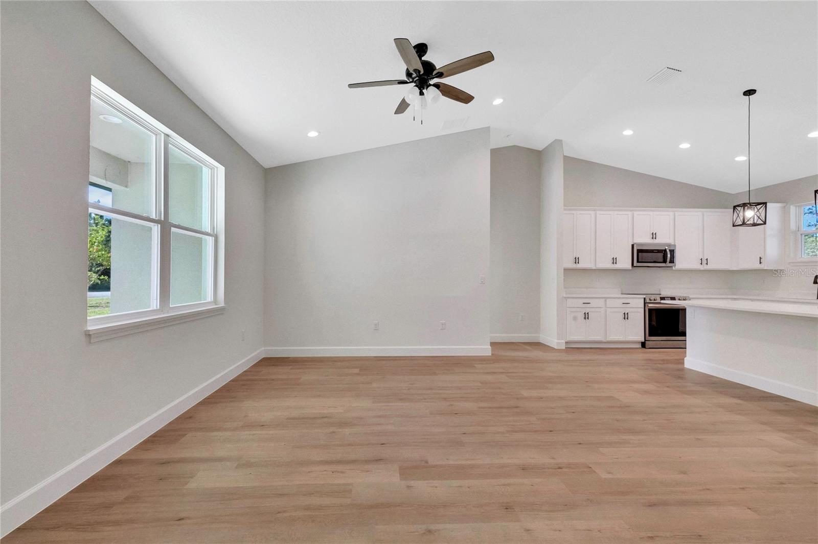 8090 N SANTOS DR, CITRUS SPRINGS, FL — photo 4